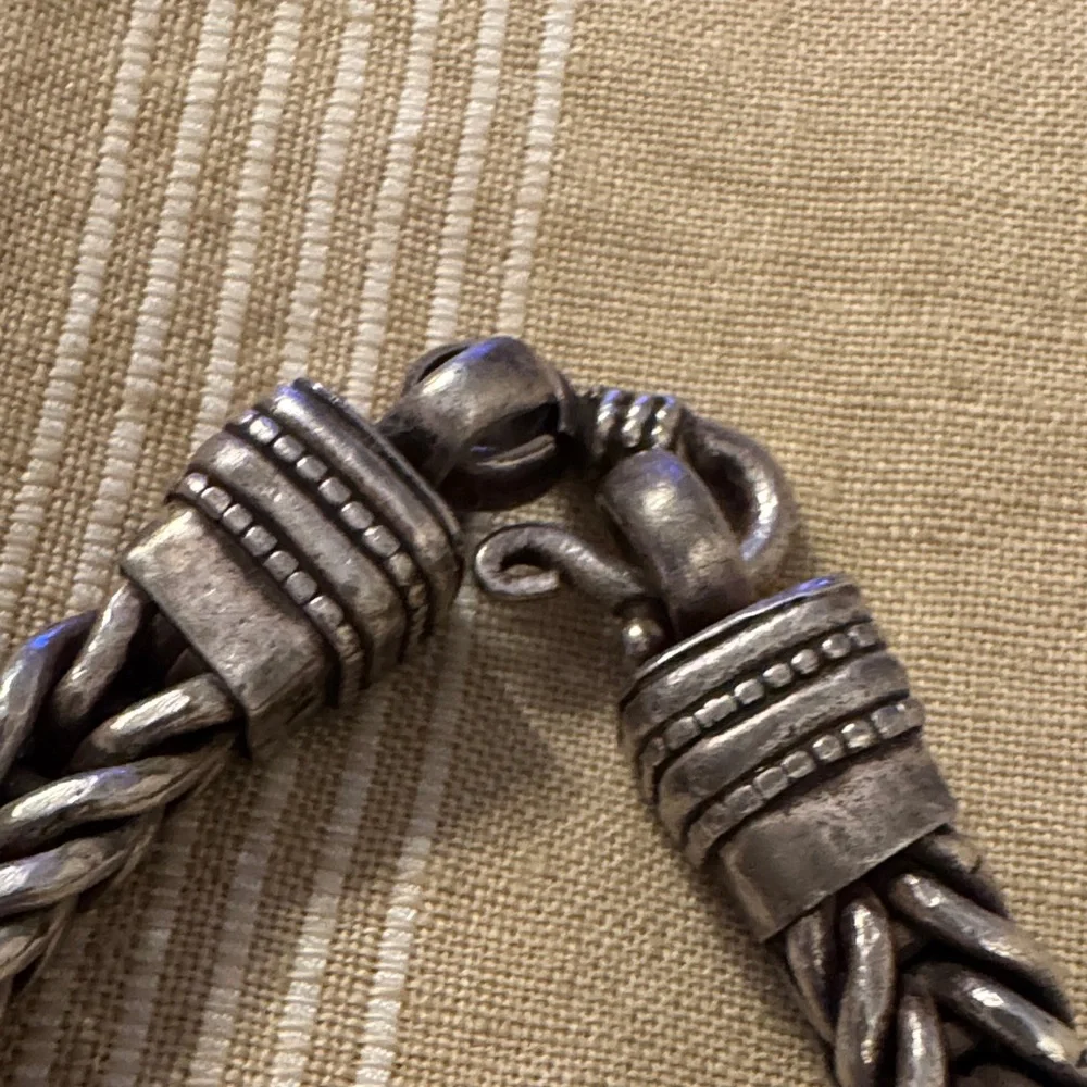 Elegant Silver Women's Bracelet - Picture 8 of 12